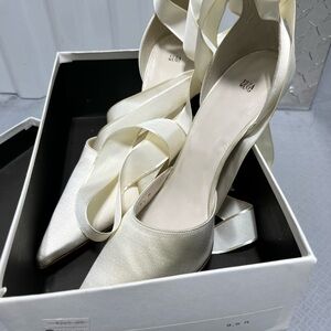 Vera Wang Cream Satin Heels
